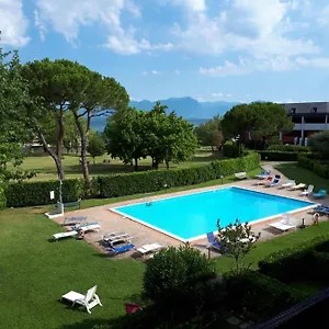 Con Piscina Il Glicine Sul Garda Italia